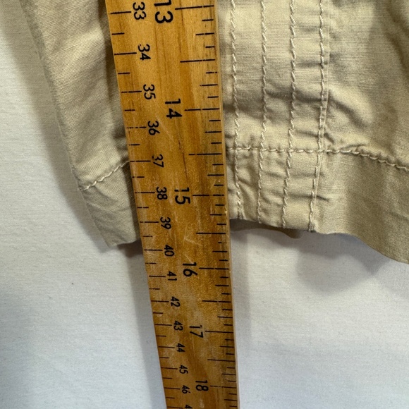 Chico's Capri Pants Womens Size Medium Beige Hiking Cargo Casual Lightweight - Picture 4 of 9